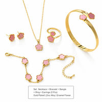 Ensemble de bijoux 5 pièces motif trèfle porte-bonheur plaqué or, comprenant bracelet, collier, bague et boucles d'oreilles pour femme, vente en gros