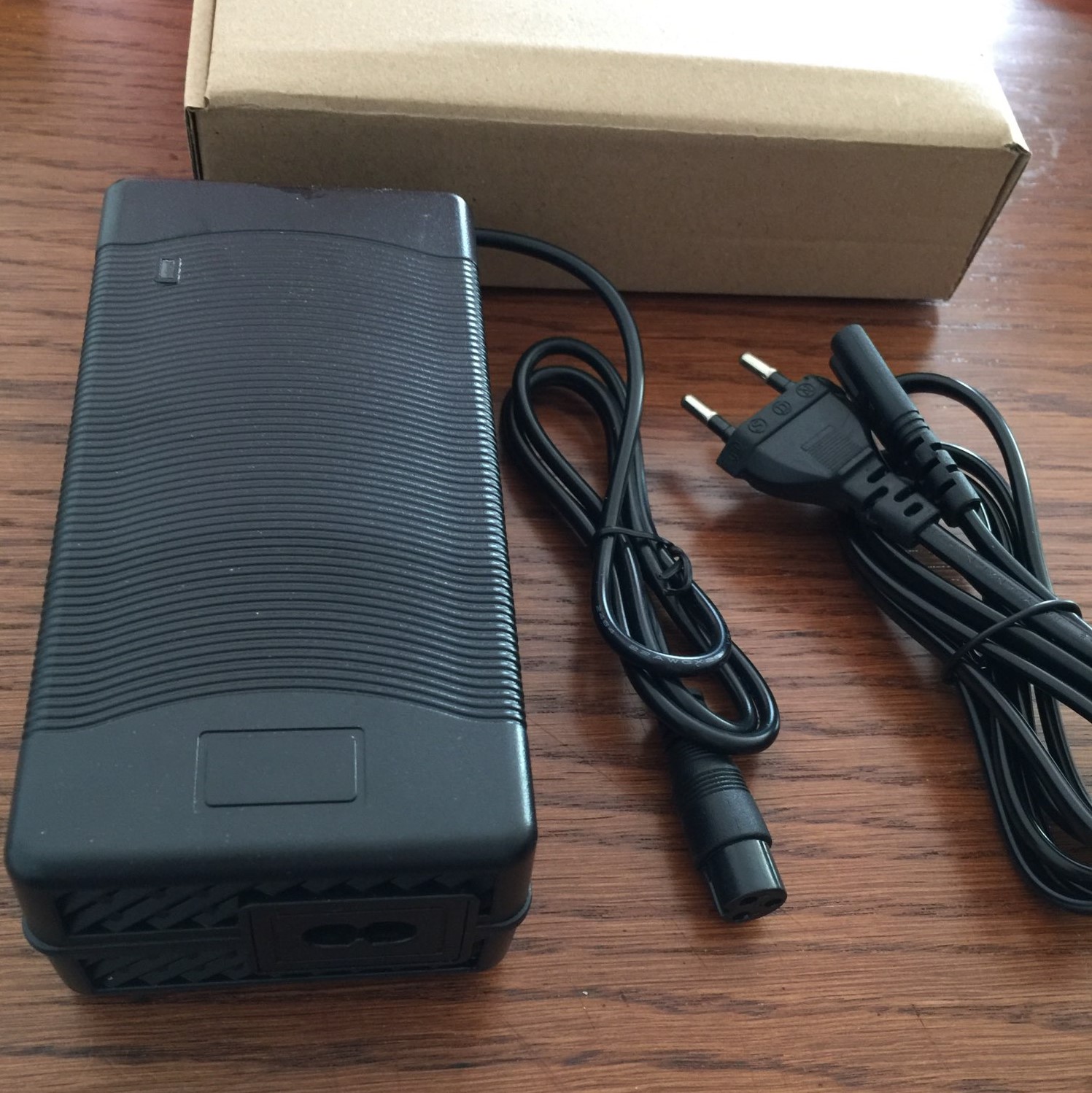 Chargeur Vélo électrique BMZ Pour MITECH Fusion E, 54,6V 4A, Neuf