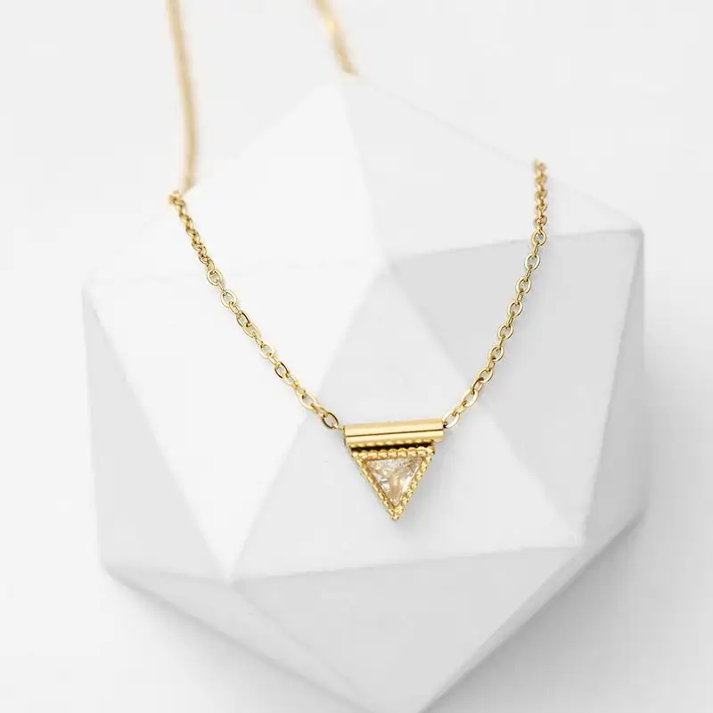 Vershal VSB1429 2024 nuovo arrivo 18k placcato oro moda in acciaio inox chiaro triangolo forma di diamante collana pendente