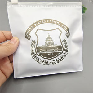 Sacs à fermeture éclair en PVC noir et blanc de haute qualité, personnalisés pour accessoires et vêtements. Ajoutez votre logo sur eux. - Product Image 5