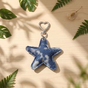 Llavero de coche con colgante de estrella y corazón de mezclilla creativo, moderno y portátil, ideal como regalo de bienvenida, ¡el más vendido! - Product Image 4