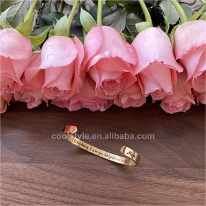 Brazalete de acero inoxidable de 6mm para mujer, niña, inspiración, regalo de amistad, "Mamá, todo lo que soy, me ayudaste a ser" grabado - Product Image 4