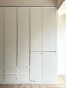 Système d'armoires shaker blanches de luxe pour grandes vestiaires, meubles encastrés contemporains avec finitions haut de gamme - Product Image 4