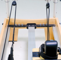 Cama de Pilates con Plataforma Deslizante Doble de Madera de Arce, Riel Externo, Marco de Madera Dura Anti-deformación para Clínica de Fisioterapia