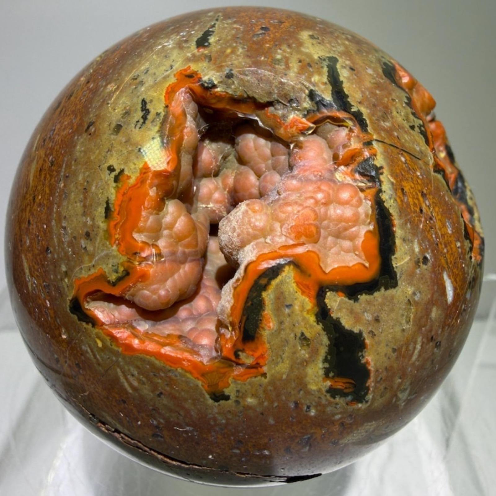 ทรงกลมพรีไนต์สีแดง