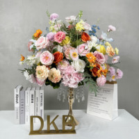 DKB Factory Prix de gros Vente chaude Magnifique centre de table en fleurs artificielles colorées pour décorations de mariage