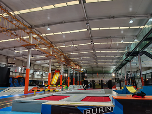 Parc de trampolines intérieur commercial pour enfants avec grande zone de jeux gonflables, équipement pour enfants destiné aux centres commerciaux - Product Image 4