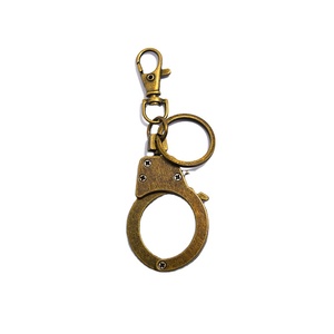 Tùy Chỉnh 2021 Bán Hot Dễ Thương Mini Phiên Bản Revolver Và Còng Tay Keyring Kẽm Hợp Kim Kim Loại Mặt Dây Chuyền <span class=keywords><strong>Key</strong></span> Ring <span class=keywords><strong>Keychain</strong></span> - Product Image 5