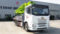 Camion pompe à béton Nongjian 47m, directement de l'usine, avec châssis FAW pour la construction urbaine et les travaux d'agglomération de béton