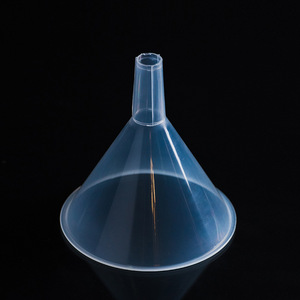 Embudo de Plástico O'Kayme de 100 mm con Salida de 15 mm, Embudo Transparente en Forma de Cono Triangular para Dispensar Perfume - Product Image 3