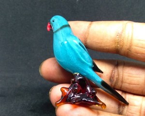Figurine de perroquet en verre soufflé artisanal, bleue avec bec rouge, sculpture animale en lampwork, ornement décoratif - Product Image 3