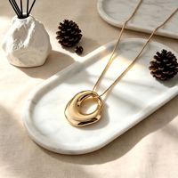 Collar con colgante ovalado irregular hueco y grueso, chapado en oro y plata, cadena de eslabones moderna, joyería minimalista de lujo ligero para mujer