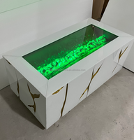 Table basse contemporaine et moderne pour maison avec cheminée électrique incorporant un miroir en verre pour meubles de salon