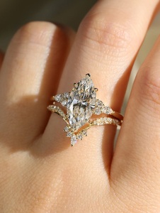 Anillo de Diamantes Cultivados en Laboratorio de 2 Quilates con Corte Marquesa y Conjunto de Anillos de Boda Curvos en Forma de V, Oro de 14K, Joyería Nupcial de Lujo Certificada - Product Image 3