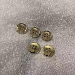 Tùy chỉnh khắc Kim Loại nút <span class=keywords><strong>4</strong></span> lỗ hợp kim kẽm may áo sơ mi ốc vít cho quần áo - Product Image 4