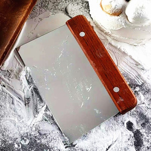 Grattoir d'établi polyvalent <span class=keywords><strong>en</strong></span> acier inoxydable Coupeur de pâte de <span class=keywords><strong>cuisine</strong></span> avec manche <span class=keywords><strong>en</strong></span> <span class=keywords><strong>bois</strong></span> pour pain et pâte à pizza - Product Image 5