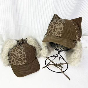 Gorra de béisbol de lona con estampado de leopardo, color marrón café, con orejeras de piel sintética, gorro cálido de invierno para mujer - Product Image 4