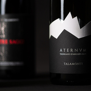 Tùy chỉnh sang trọng <span class=keywords><strong>Matte</strong></span> đen dập nóng lá vàng dập nổi thư không thấm nước nhãn chai rượu vang Sticker 3D varnished nhãn rượu vang - Product Image 2