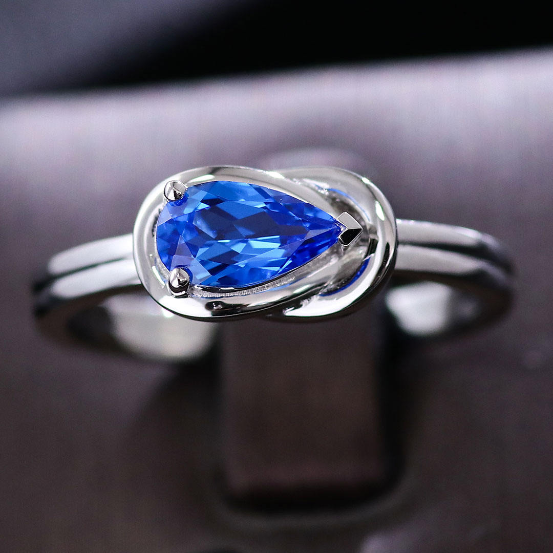 Anillo de oro macizo de 10 quilates con piedras preciosas de laboratorio