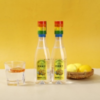 Honingdrank met natuurlijke honing en fruitsap, kant-en-klaar drankje
