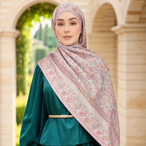 Nouvelle Écharpe Longue à Pompons Style Ethnique Printemps-Été, Châle Populaire Tendance pour Femme VS929 - Product Image 4