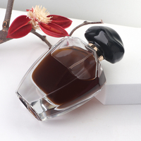 Flacon de parfum en verre de luxe de 90 ml, à facettes plates, en forme de gemme, avec bouchon noir brillant et vaporisateur à fine brume, emballage exquis