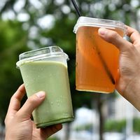 Gobelets carrés jetables en PET durables et étanches avec couvercle à bec verseur pour boissons à emporter, option logo personnalisé