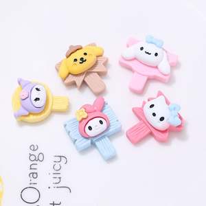 Venta al por mayor de la calle placa de identificación resina encantos indicador Sanrios Melody Kitty Kuromi Diy Decoración - Product Image 3