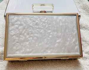 Pochette de soirée en résine haut de gamme pour femmes avec une taille compacte, un matériau durable et une finition élégante - Product Image 5