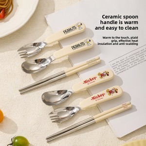 Juego <span class=keywords><strong>de</strong></span> Comida <span class=keywords><strong>para</strong></span> Bebés Moderno con Diseño <span class=keywords><strong>de</strong></span> Dibujos Animados, Cuchara Portátil Yuanbao y Palillos <span class=keywords><strong>para</strong></span> Alimentar a Bebés y Niños Pequeños - Product Image 4
