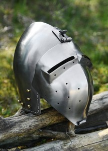 Casque de chevalier médiéval allemand Klappvisor en acier, style gothique, design historique européen précoce, pour musée - Product Image 3