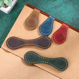 Marque-page en cuir véritable Crazy Horse Stitch à la main Graver au laser Marques de livre magnétiques à deux côtés - Product Image 2