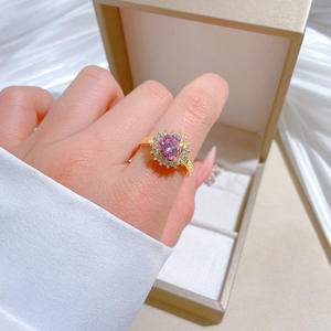 Verlobungsring aus Edelstahl mit 18K Goldplattierung, Trendiger Geometrischer Luxus-Zirkonia-Ehering für Damen - Product Image 6