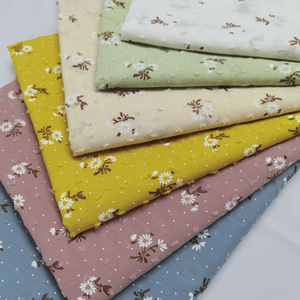 Tela de Algodón Puro RTS 100% con Estampado de Flores Pequeñas y Puntos Jacquard - Product Image 4