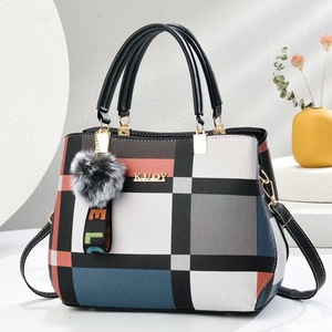Sac fourre-tout à carreaux pour femmes, grande capacité, sac à bandoulière, tenues de tous les jours, printemps 2024 - Product Image 1