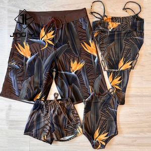 Ensemble de maillots de bain fabriqué par un fabricant OEM, tissu en polyester, maillot de bain imprimé personnalisé, texture de bikini, vêtements de plage - Product Image 3