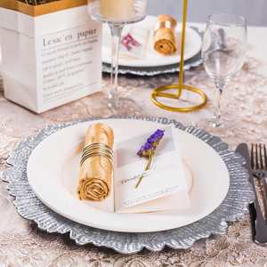 Platos Base Decorativos de Plástico Morado de 13 Pulgadas al por Mayor para Decoración de Eventos y Fiestas con Temática de Boda Real - Product Image 6