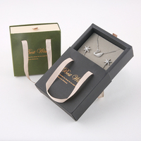 Boîte à bijoux magnétique en carton avec Insert en velours, emballage de bijoux avec Logo personnalisé