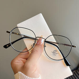 Gafas de Metal Redondas para Mujer Qianai, Montura Completa, Lentes Acrílicas con Protección Anti-Luz Azul, Diseño Irregular O1-69026 - Product Image 1