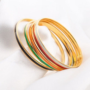 Bracelet tendance en acier inoxydable plaqué or 18 carats avec époxy coloré, bijoux pour femmes - Product Image 1