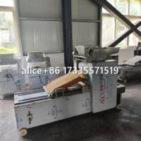Machine automatique haute productivité pour la fabrication de 400 friandises pour animaux de compagnie, biscuits en forme d'os / machine à façonner les biscuits croustillants pour boulangerie