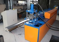 Machine de formage à froid pour panneaux de portes enroulables et lames de volets roulants