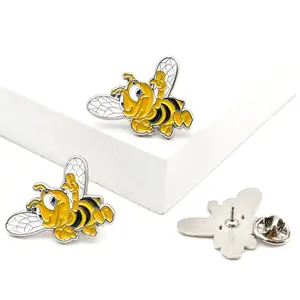 Novelty creative custom metal lovely cartoon brooch lapel pins badge cute animal enamel large honey and bee pin for souvenir