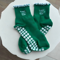 Chaussettes de Pilates personnalisées OEM ODM avec grip, broderie personnalisée, logo sur mesure pour le yoga et le Pilates