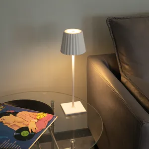 Basit şarj edilebilir taşınabilir şarj edilebilir kablosuz Led USB masa lambaları otel dekorasyon romantik akşam yemeği işık kablosuz masa lambası