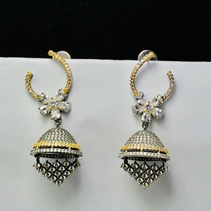 ต่างหูระย้าสีเงิน925อันหรูหราพร้อมเพชรที่ดูทันสมัยในโอกาสพิเศษการหมั้นหมาย - Product Image 4