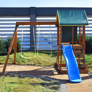 Casa de juegos de madera de gran venta con columpios, tobogán azul y toldo - Parque infantil resistente a la intemperie para niños - Product Image 1