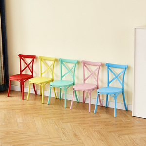 Chaise enfant empilable contemporaine en PP, imperméable et durable, avec dossier croisé, pour fêtes d'<span class=keywords><strong>anniversaire</strong></span> et écoles maternelles (Amérique du <span class=keywords><strong>Nord</strong></span>) - Product Image 3