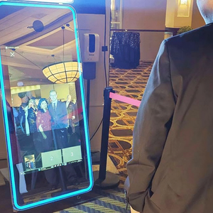 Cabina de Fotos con Espejo Mágico UNIV, Compatible con iPad y Cámara, Accesorio para Fiestas con Impresión Instantánea para 5-6 Personas - Product Image 1