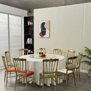 Chaises de mariage sans accoudoirs en plastique de bonne qualité en gros, empilables, chaises de salle à manger de mariage en métal doré de style Napoléon et tables à vendre - Product Image 5